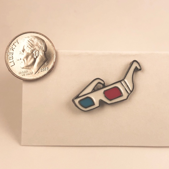 3D Glasses Enamel Pin - Picture 1 of 3